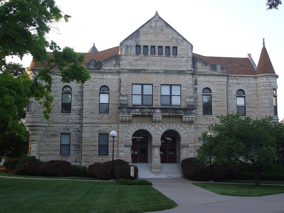 Kansas_State_University_Holton_Hall