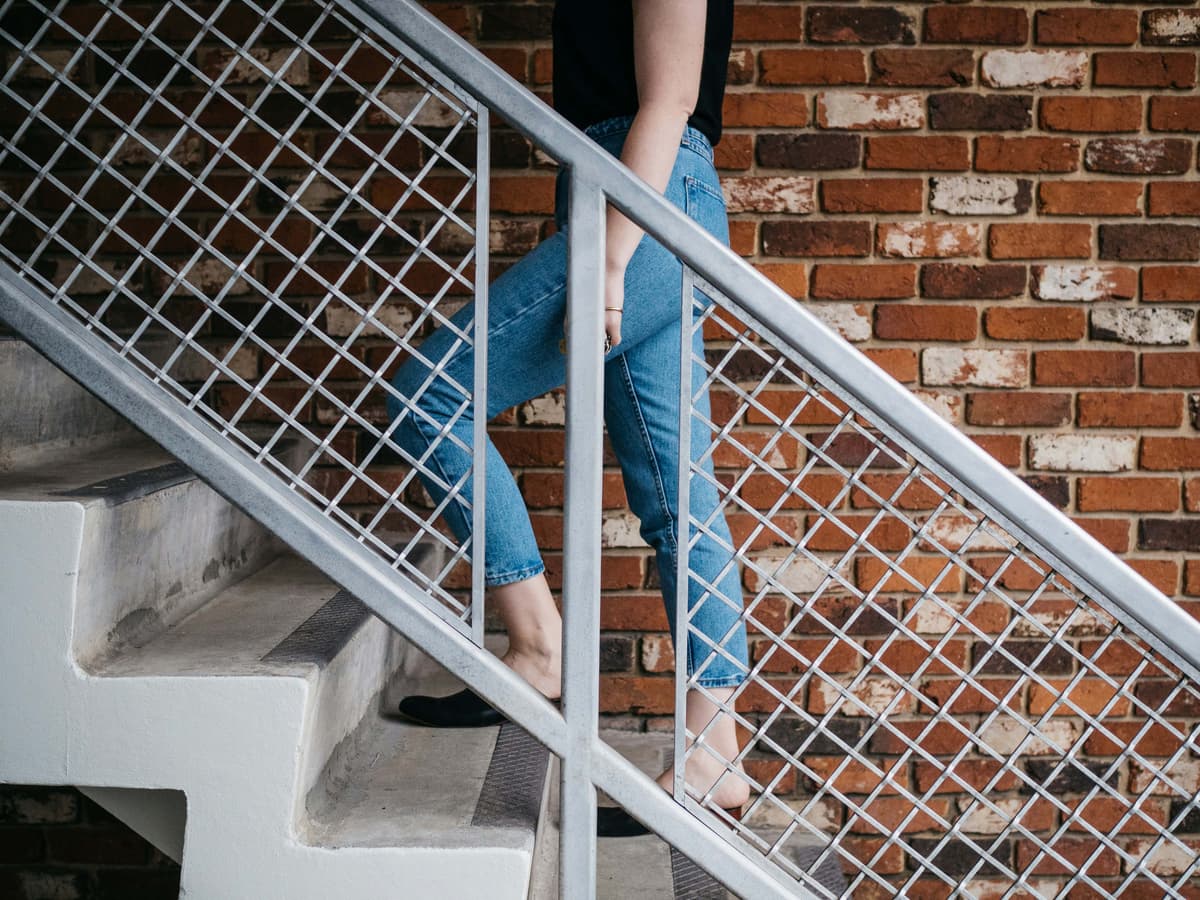anna-sullivan-cfEyHPgqY1U-unsplash take the stairs